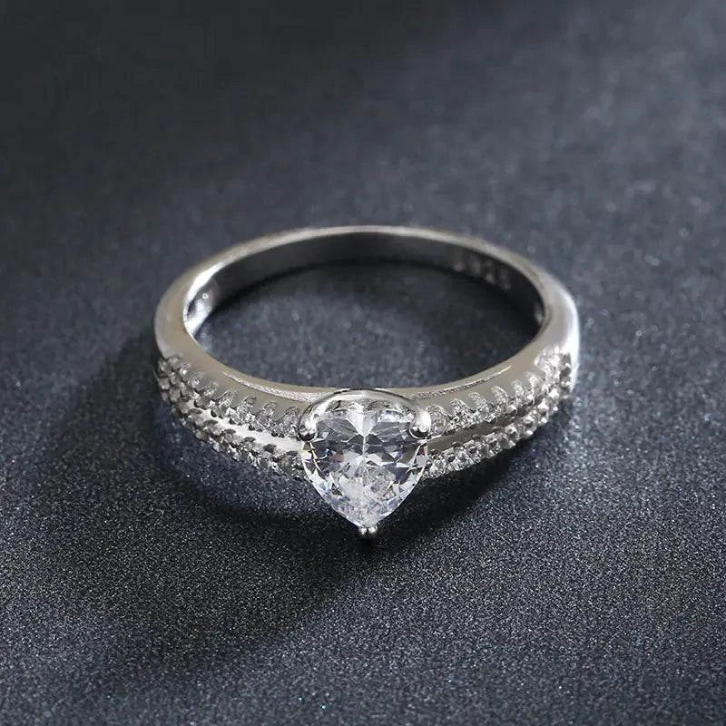 S925 Silver Luxurious Heart-Shaped Ring with Zircon